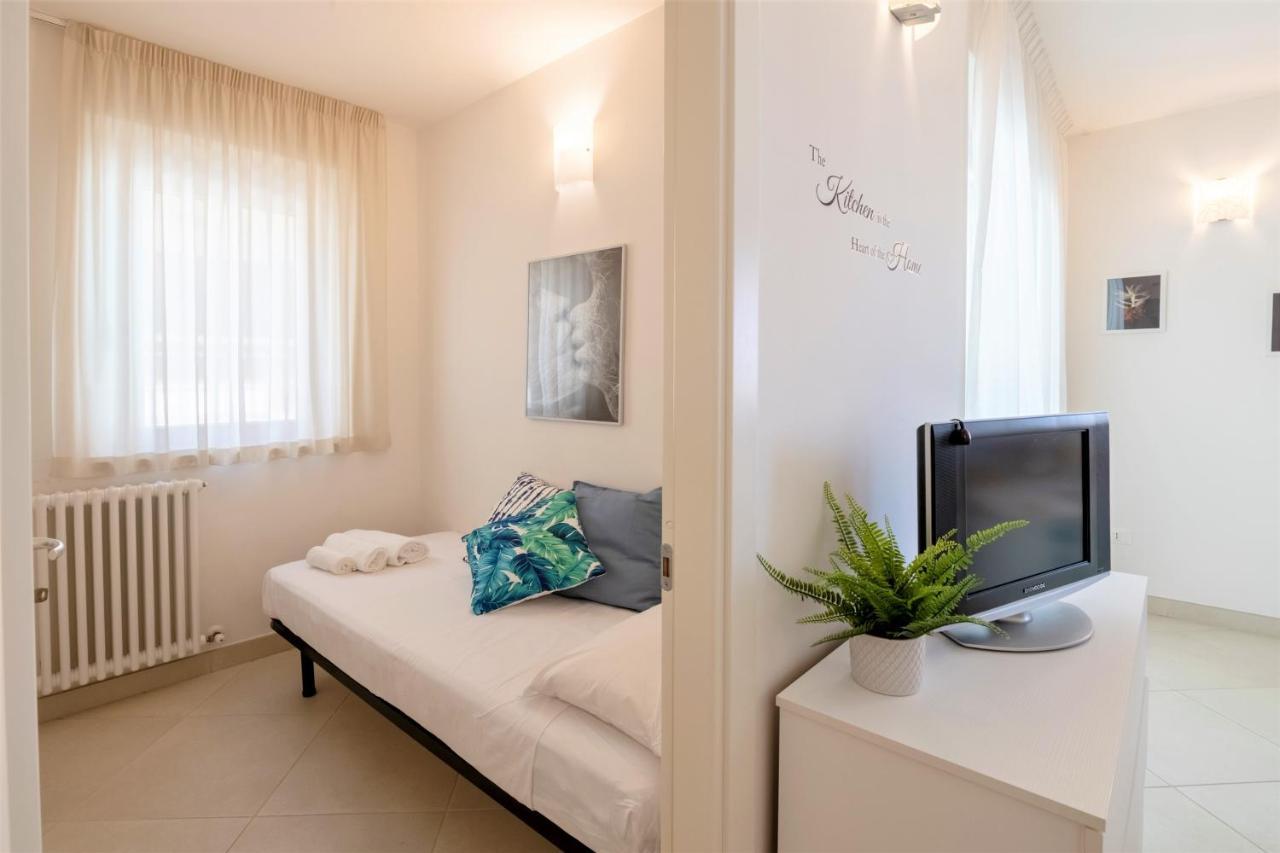 Elegante Trilocale Marconi Prima Fila Mare Apartment San Benedetto del Tronto Exterior photo